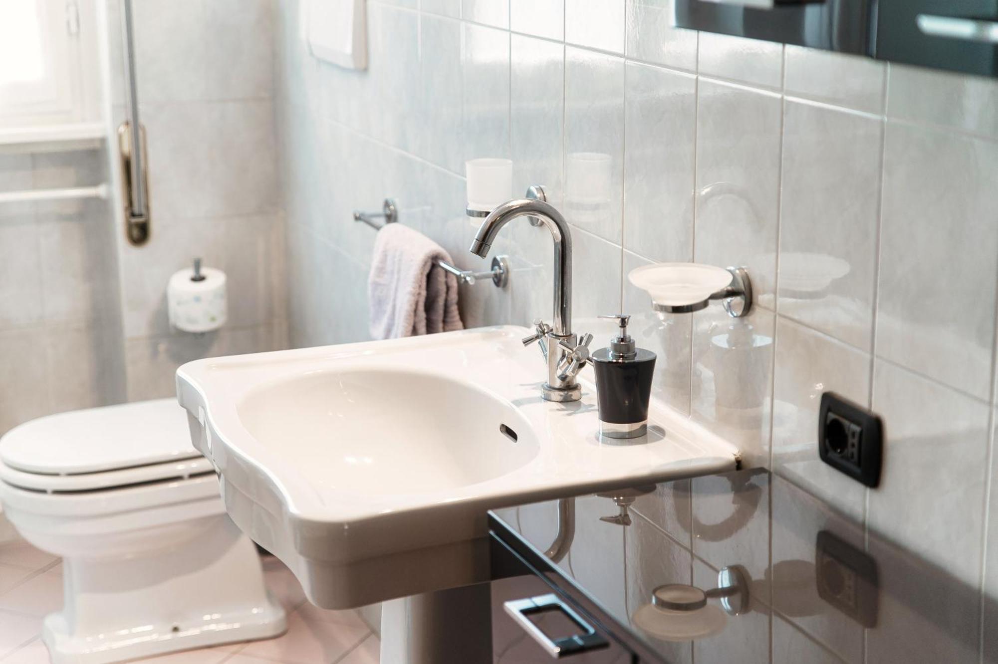 Vista Lario Apartment - Aqua Apartments チェルノッビオ エクステリア 写真